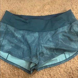WOMENS SIZE 6 LULULEMON SHORTS